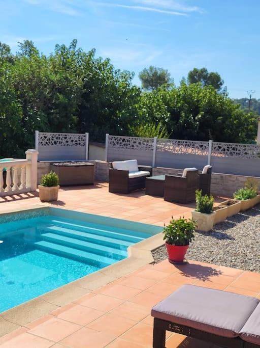 Cosy Rez-De-Jardin De Villa Brignoles Exterior photo